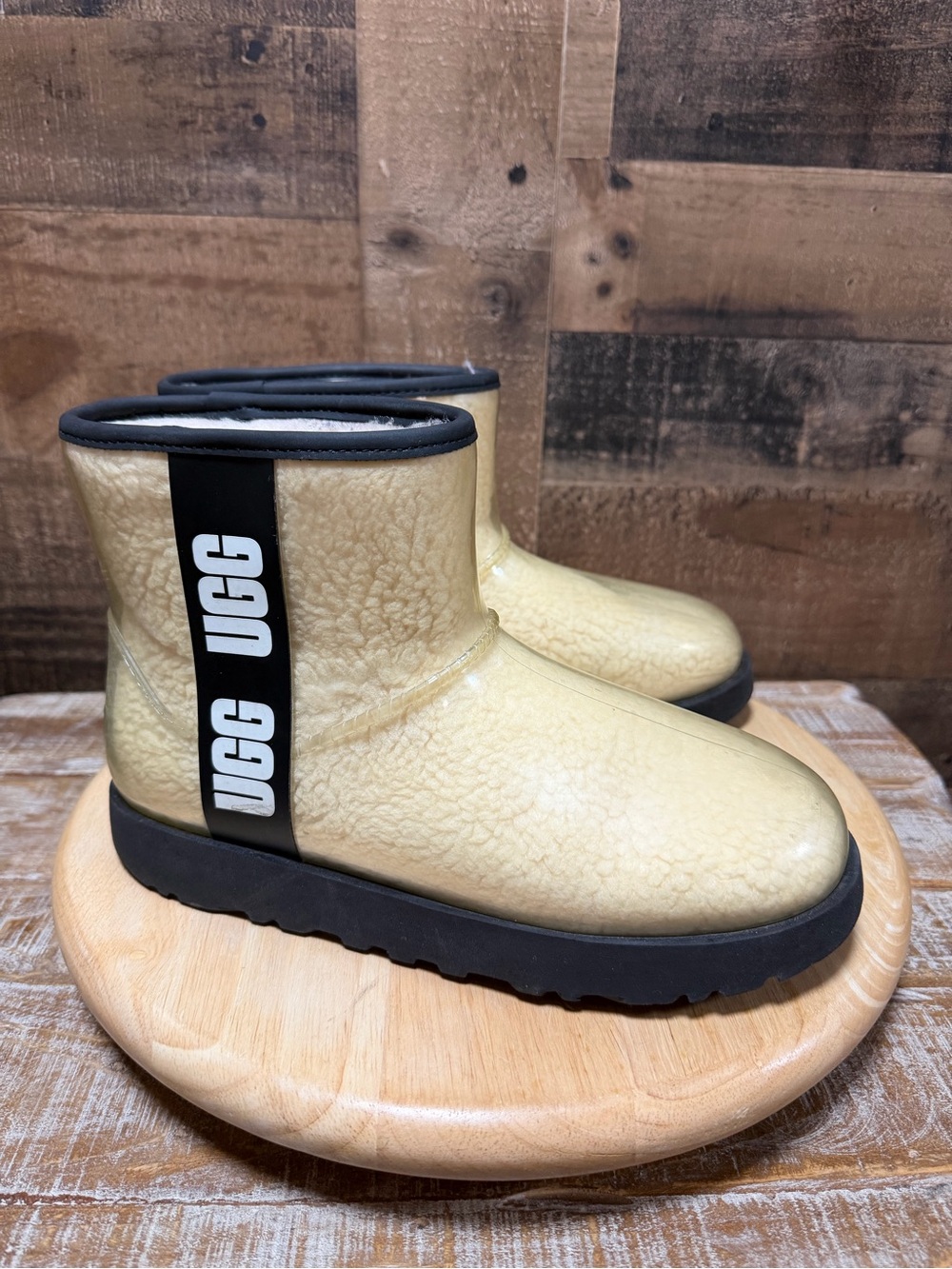 UGG Classic Clear Mini Waterproof Boots Women’s Size 8 Natural Black Shearling